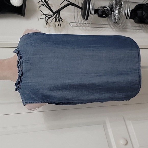 Liz Claiborne, Size S, Sleeveless Chambray Top with Ruffled Front. EUC - Picture 3 of 8